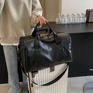 Sac de sport élégant en polyester, sac de voyage, sac de gym pour hommes et femmes, grande capacité, multi-compartiments, résistant à l'eau, facile à transporter, fabriqué en usine - Product Image 2