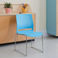 Chaises de salle à manger empilables modernes de haute qualité en plastique coloré pour cuisine café extérieur et école de fournisseur de confiance