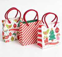 Sac cadeau de Noël en carton ivoire écologique et recyclable, fait main, avec logo personnalisé et design durable