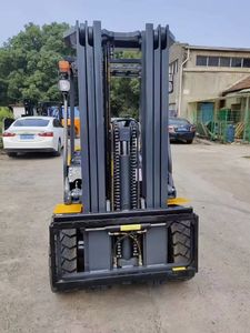 Montacargas Komatsu FD30 de Segunda Mano en Oferta, Piezas Originales de Japón, Mástil de 3 Etapas, Precio Bajo, en Stock, Entrega Rápida - Product Image 4