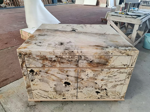 Lussuoso Comodino Moderno Italiano con Piano in Marmo e Cassetti, Tavolo Console Autoportante per Uso Alberghiero - Product Image 2