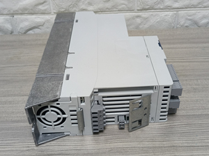 Lenze E84AVHCE1524SX0 Inverter AC da 1.5kW, 380-480V Trifase, Serie HighLine 8400, Controllo Vettoriale, EtherCAT, IP20 - Product Image 4