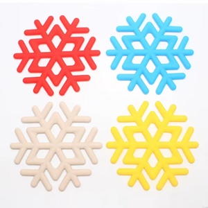 Sous-verres en silicone personnalisés en forme de flocon de neige, épaissis, antidérapants, résistants à la chaleur, antiadhésifs et décoratifs pour les tasses à eau - Product Image 1
