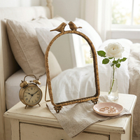 Miroir de table vintage en métal finition or antique avec décor d'oiseaux, miroir de vanité rustique sur pied en forme d'arche pour la maison et la chambre