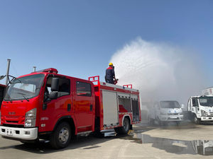 Nouveau 2026 Meilleure vente Camion citerne à eau ISUZU, Camion pulvérisateur d'eau haute pression, Camion d'incendie, Camion arroseur à transmission manuelle - Product Image 4