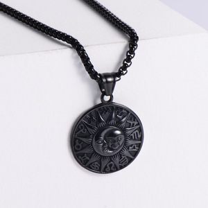 Collier en acier inoxydable avec pendentif soleil et lune, design géométrique constellation pour homme, 19037 - Product Image 4