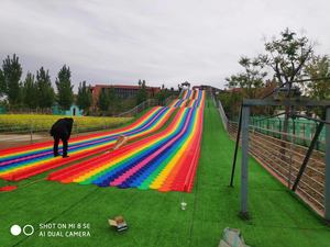 กระดานลื่นพลาสติกสีรุ้งสำหรับสวนสนุกและสวนแทรมโพลีนปรับขนาดและสีได้ - Product Image 3