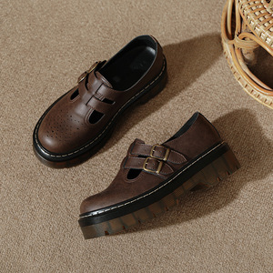 Chaussures pour femmes en cuir noir de style britannique ~ Nouvelles chaussures <span class=keywords><strong>DR</strong></span> <span class=keywords><strong>Martin</strong></span> à plateforme à semelle épaisse pour l'automne et l'hiver, style universitaire - Product Image 3