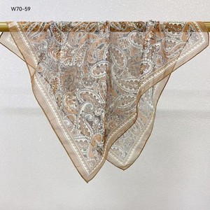Écharpe carrée <span class=keywords><strong>en</strong></span> <span class=keywords><strong>soie</strong></span> marron multifonctionnelle pour <span class=keywords><strong>femme</strong></span>, 70 x 70 cm, <span class=keywords><strong>en</strong></span> polyester, tendance quatre saisons, vente chaude - Product Image 5