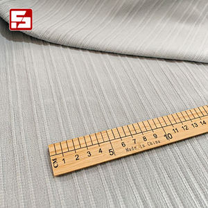 Respectueux de la peau été 56% Polyester 41% rayonne 3% Spandex tissu Tr extensible tissé crêpe froissé matériaux pour la fabrication de robes - Product Image 3