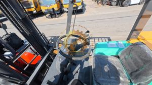 Chariot élévateur diesel puissant pour les opérations portuaires et le transport en entrepôt, chariot élévateur Kumatsu FD70 d'occasion - Product Image 5