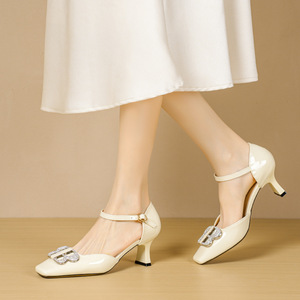 Zapatos de Mujer 6888B-211, Tipo Mary Jane, de Charol, Punta Cuadrada, Tacón Bajo, Correa en el Tobillo con Hebilla Decorativa, a la Moda - Product Image 1