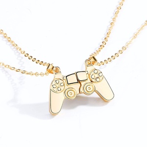 1 par/set Collar con Colgante de Consola de Juegos <span class=keywords><strong>PS4</strong></span> de Moda para Mujeres y Hombres, Collar Magnético de Aleación Plateada para Parejas, Día de San Valentín - Product Image 2