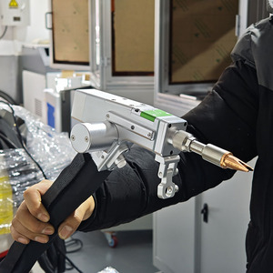 Machine de soudage au laser à fibre portative ZUXU 3000w <span class=keywords><strong>pour</strong></span> acier, aluminium et clôtures en <span class=keywords><strong>zinc</strong></span> avec dispositif d'alimentation en fil - Product Image 5