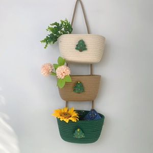Cesta de almacenamiento colgante de tres niveles, organizador de pared de algodón para sala de estar con diseño de árbol de Navidad - Product Image 1