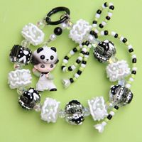 Kit de bijoux perlés DIY tendance, peints à la main, en acrylique/plastique/lucite, pour bracelet de téléphone ou bracelet, avec design de poupée mignonne, pour empiler