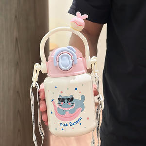 Bouteille isotherme pour enfants Pink Banana Bichar 550 ml réutilisable avec sangle et paille pour l'école, cadeau personnel - Product Image 2