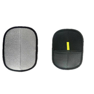 Brosse anti-poils pour chats et chiens, outil de toilettage à double usage avec gants électrostatiques, noir avec étiquette jaune - Product Image 3