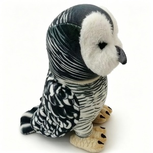 Regalo personalizado para amantes de las búhos, peluche de búho a rayas blancas y negras, decoración de dormitorio con temática de la naturaleza. - Product Image 1