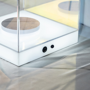 Estante de exhibición móvil de producto de gama alta, caja de exhibición de acrílico colorida, caja de luz de exhibición giratoria recargable - Product Image 5