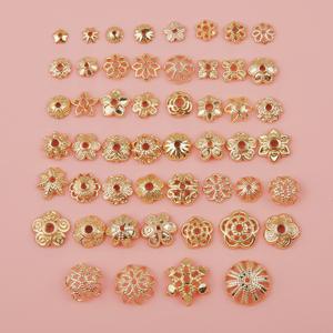 51 styles de perles d'espacement florales en <span class=keywords><strong>laiton</strong></span> plaqué or 18 carats, perles creuses en forme de pétale, capuchons pour la fabrication de bracelets, colliers, accessoires de bijouterie - Product Image 1
