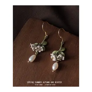 Pendientes largos anting-anting bunga lili putih segar elegan terlaris anting-anting daun hijau Dainty putih