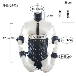 Nieuw Lederen Body Bondage Sexy Keurslijf Erotisch Uniform Met Handboeien Sex Terughoudendheid Kostuums Voor Bdsm