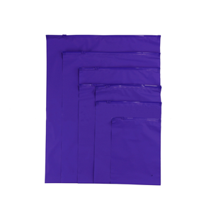 Sacs à fermeture éclair réutilisables en plastique givré avec logo de marque de vêtements personnalisé pour l'emballage des vêtements - Product Image 2