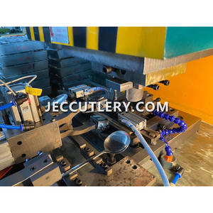 Ligne <span class=keywords><strong>de</strong></span> production automatique JEC Couteau à couverts en acier inoxydable Fourchette Cuillère Formant et gaufrage <span class=keywords><strong>Presse</strong></span> hydraulique à course descendante - Product Image 4