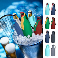Nouvel arrivage : Support de bière en silicone avec fermeture éclair pour match de football, manchon isotherme antidérapant pour bouteille de bière, garde les boissons au frais avec ouvre-bouteille