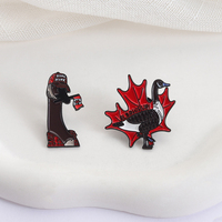 Bros Pin Enamel Bebek Kanada Lucu dengan Daun Maple, Bebek Melengkungkan Siku, Bros Honk Honk, Lencana untuk Tas Ransel dan Kerah, Perhiasan Hadiah untuk Teman