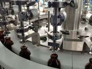 Ligne de production de remplissage entièrement automatisée IVEN pour les produits biologiques stériles et les liquides oraux - Product Image 2