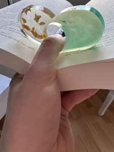 Porte-page en résine pour livre, accessoire de lecture élégant et durable, prise en main confortable, parfait pour les livres, les journaux, les romans et les études - Product Image 2