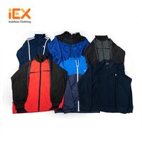 Vêtements de marque d'occasion importés, vestes universitaires pour enfants, vêtements de sport d'occasion en balles du Royaume-Uni