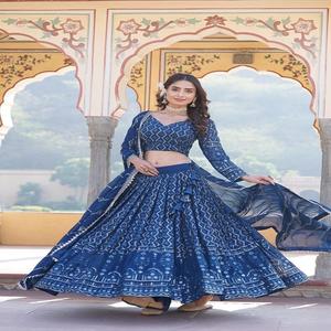 Fournisseur d'usine en gros Lehenga Choli avec broderie et travail de séquence à prix de gros Lehenga Choli de mariage - Product Image 1
