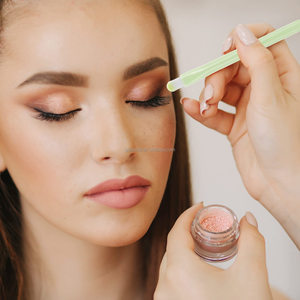 Ensemble de pinceaux de maquillage 4 en 1 Gracedo Travel-Friendly-Mini pinceaux télescopiques pour le maquillage des lèvres et du visage en déplacement - Product Image 4
