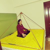 Tente de méditation pyramide en cuivre pur pour fabricants, version pliable réduite en acier inoxydable avec tissu polyester – Grande Pyramide