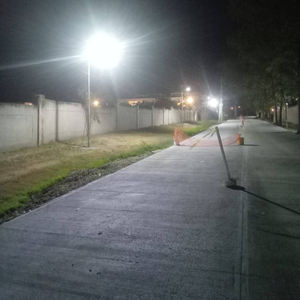 Lampadaire solaire IP67 personnalisé OEM 30W-100W pour projets routiers ruraux - Product Image 2