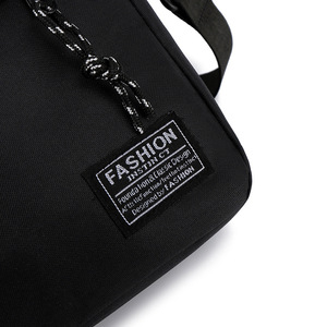 Sac bandoulière mini Fashion Instinct en tissu Oxford noir uni, léger, pour femme, idéal pour les voyages - Product Image 1