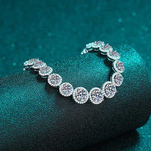Bracelet de luxe pour femmes en argent sterling 925 Moissanite à la mode avec placage à l'or blanc directement du fabricant en gros - Product Image 4