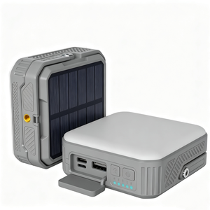 Ensemble Essentiel pour l'Extérieur avec Chargeur Solaire et Gobelet Isotherme – Design Moderne, Plastique Gris – Hydratation Où Qu'il Se Produise - Product Image 6