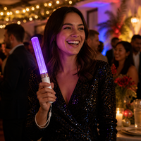 Bâton lumineux RGB télécommandé avec 16 modes clignotants, poignée blanche, anneaux chromés pour concerts, fêtes, événements, vente en gros
