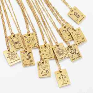 Nouveau <span class=keywords><strong>pas</strong></span> <span class=keywords><strong>cher</strong></span> femmes bijoux en acier inoxydable en gros plaqué or argent Vintage carte de tarot gravé <span class=keywords><strong>collier</strong></span> - Product Image 1