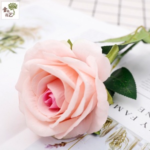 Prix de gros, fleurs artificielles en soie, roses blanches décoratives, roses rose bonbon, fleurs en vrac pour la décoration de mariage - Product Image 4