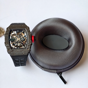 Reloj de alta gama con caja de fibra de carbono en forma de tonel, cristal de zafiro, movimiento mecánico automático esqueletizado. - Product Image 3