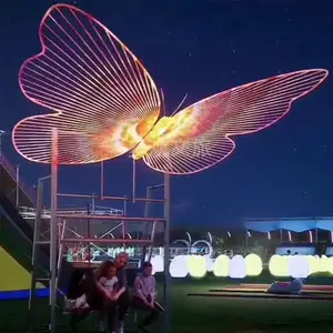 Papillon volant brillant à LED avec ailes lumineuses Grand écran interactif d'amusement extérieur Attrayant Mariposa