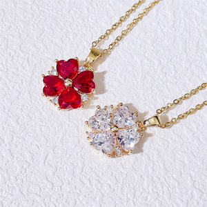 Collana con Ciondolo in Ottone Colorato all'Ingrosso, Alta Qualità, Zirconi Placcati Oro, Collana a Forma di Cuore e Quadrifoglio per Donne - Product Image 3