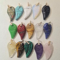 Pendentif aile d'ange sculpté en pierre naturelle pour femme, breloque artisanale pour collier, bracelet, accessoire de fabrication de bijoux DIY