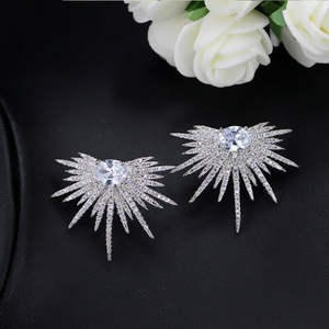 Boucles d'oreilles étoile en or blanc, serties de cristaux et de strass, bijoux de luxe pour femmes, pour les soirées, E308 - Product Image 5