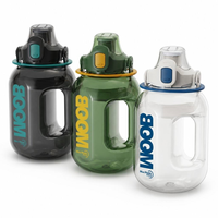 Bouteille d'eau de sport 1,8 L (60 oz) sans BPA avec support de téléphone, poignée, anti-fuite, en PC, pour salle de sport, avec couvercle à rabat, poignée de maintien, compatible OEM/ODM